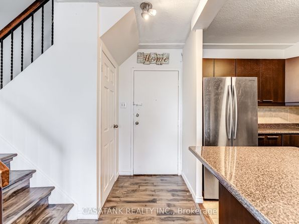 1050 Stainton Dr #308, Mississauga, ON L5C 2T7