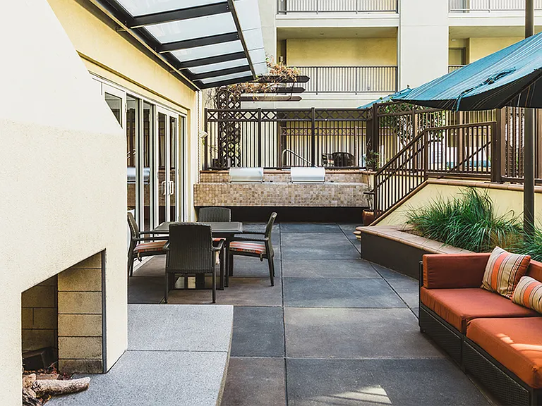 Spend a cozy evening next to the outdoor fireplace