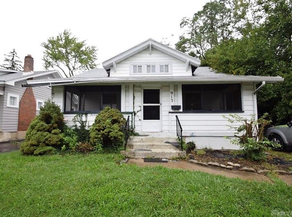 1st image of 913 W Hillcrest Ave