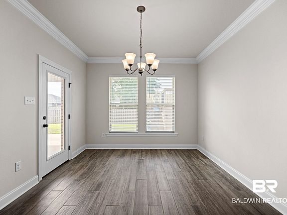 5th image of 944 Dalton Cir