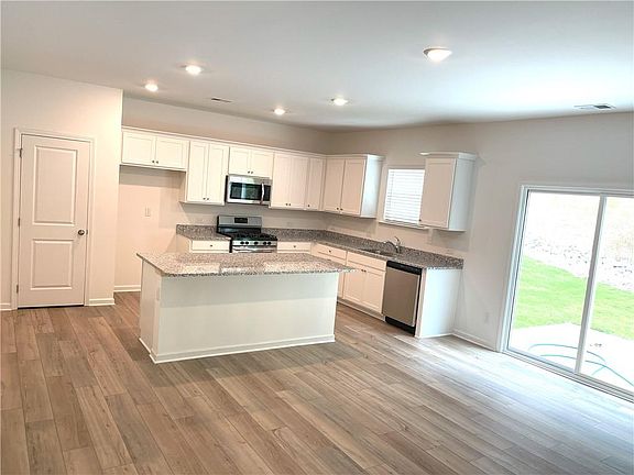 4th image of 290 Rivulet Dr