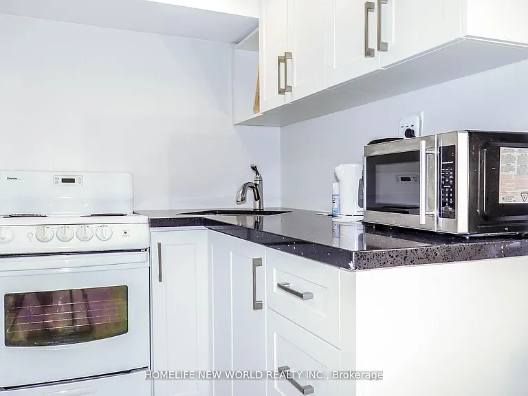 222 Markham St #BASEMENT — Photo 18