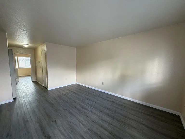 2121 Moffett Rd — Photo 16