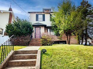 960 Maple Ave, Ridgefield, NJ 07657