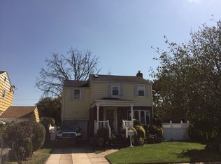 17 Diamond St, Elmont, NY 11003