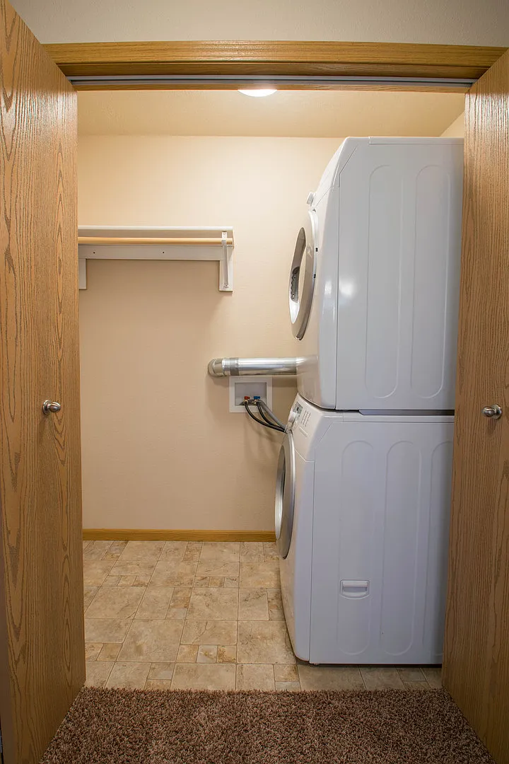 Lindenwood Apartments — Photo 4