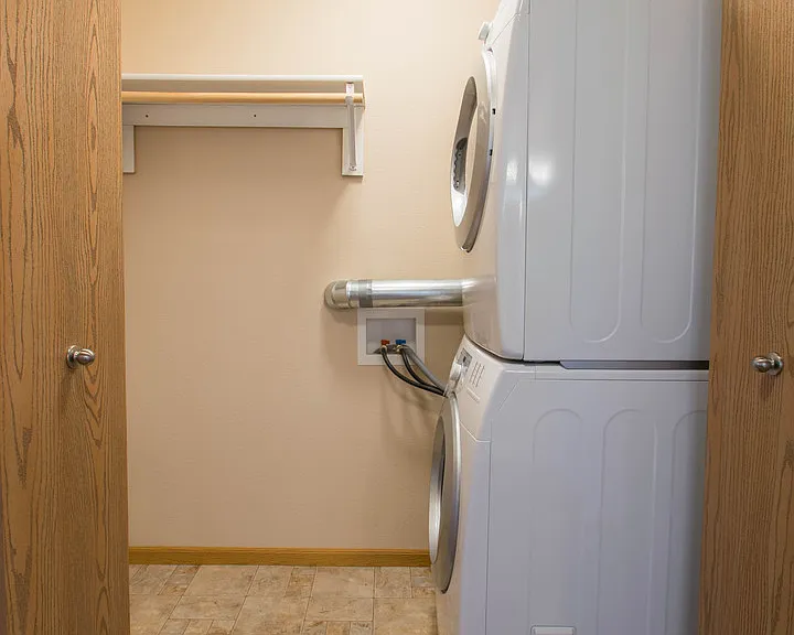 Lindenwood Apartments — Photo 4