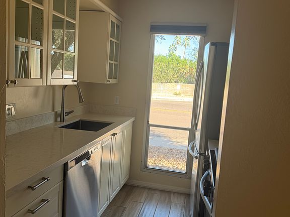 Clean Bright Kitchen