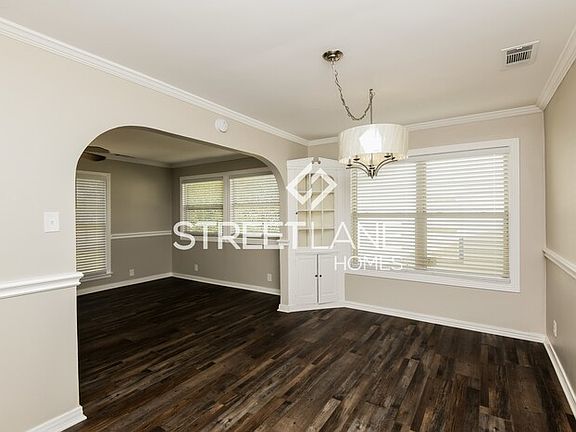 4th image of 5100 Lovell Ave