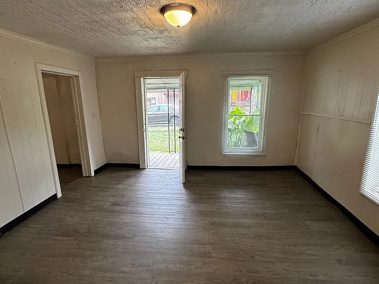 305 Lineberger St — Photo 3