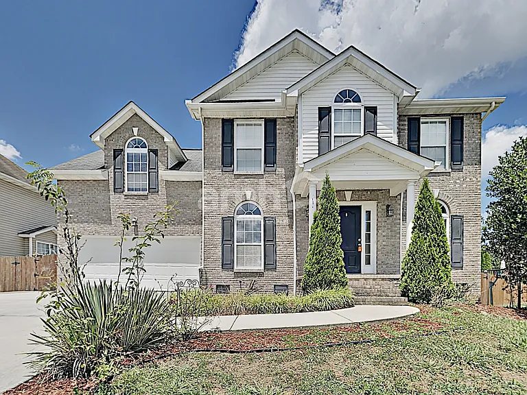 6013 Gallant Ln — Photo 2