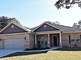 221 Grandview Ave, Valparaiso, FL 32580