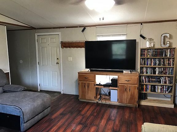 4th image of 107 Columbia Road 40