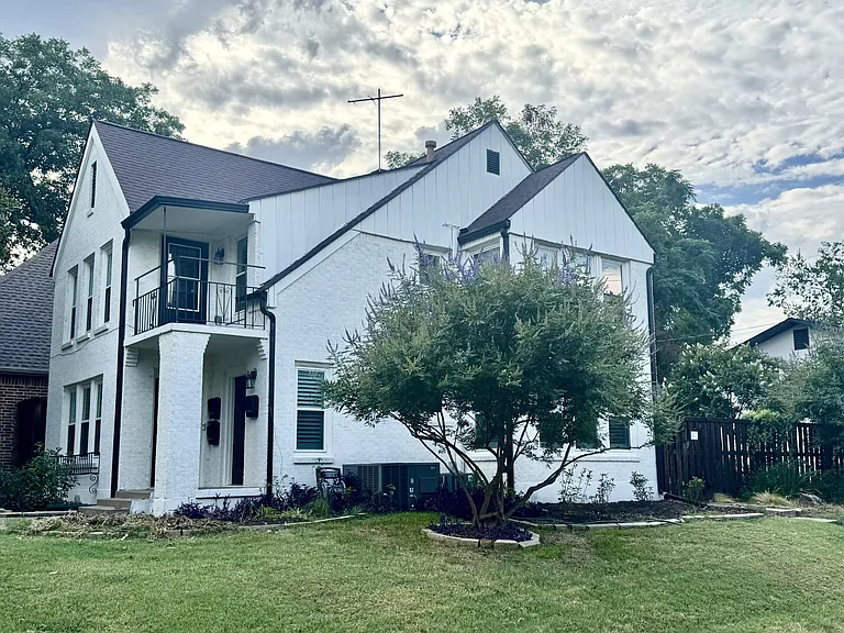 Side of of the duplex, and the front door entrances for the upper, and the lower level units.