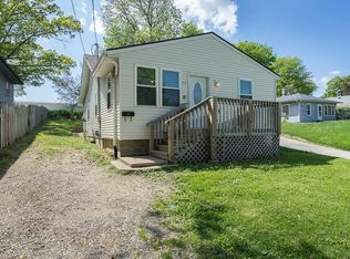 330 14th St, Silvis, IL 61282