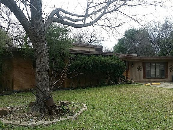 3rd image of 4613 Holiday Ln W