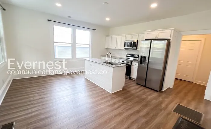 3646 Crompton St — Photo 5