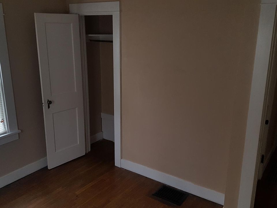 1st image of 523 S 15th St