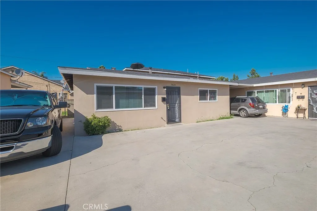 2 bed, 4507 sqft, $2,395 — Photo 3
