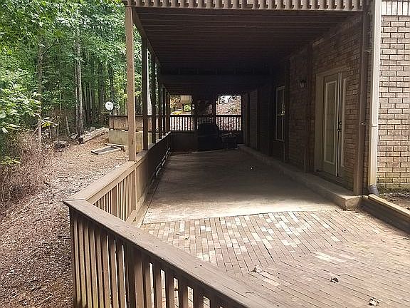 4th image of 107 W Lake Dr