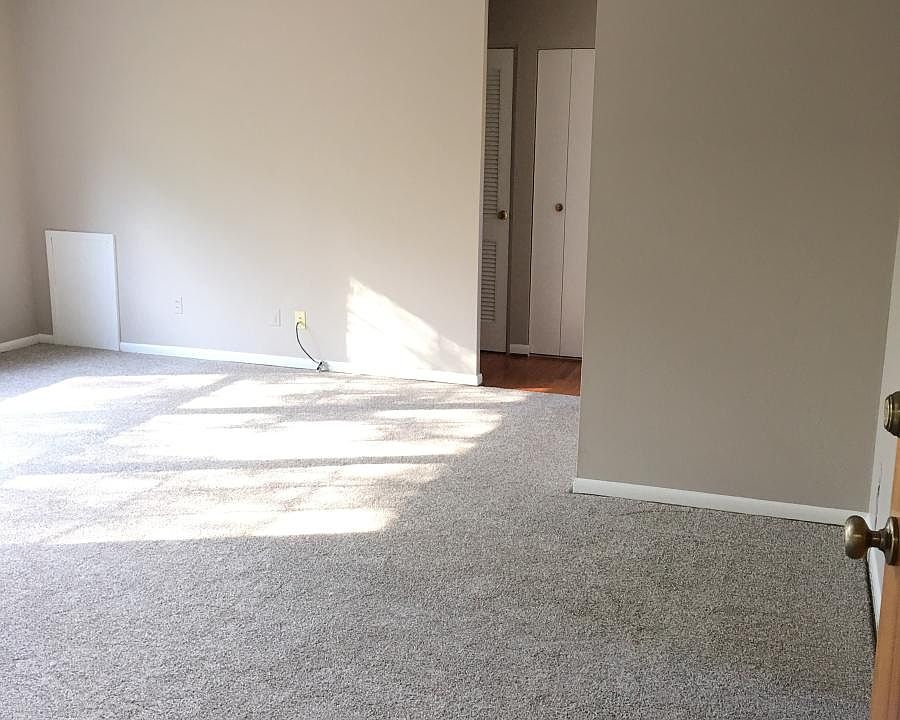 Setup a circle dining table