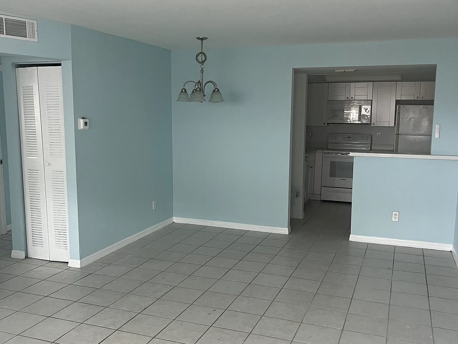 2 bed, 870 sqft, $2,000 — Photo 3