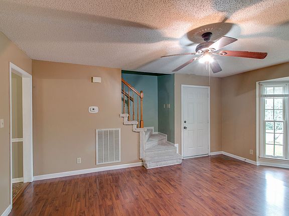 5th image of 2122 Single Tree Dr