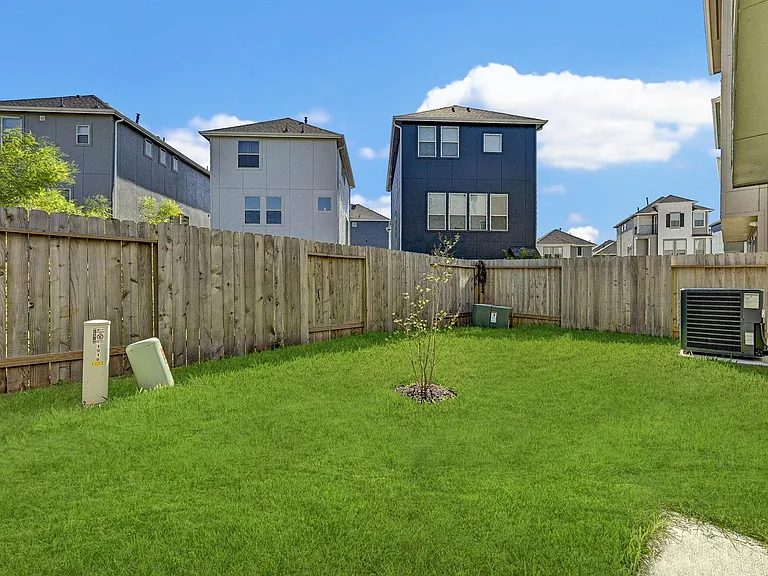 1918 Kirby Landing Dr — Photo 37