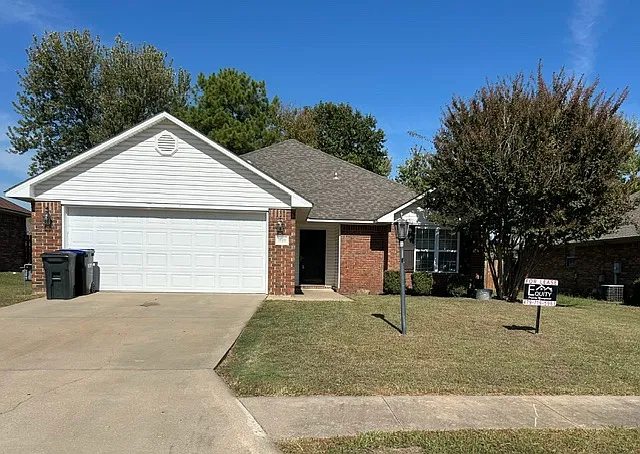 3 bed, 1465 sqft, $1,600 — Photo 1