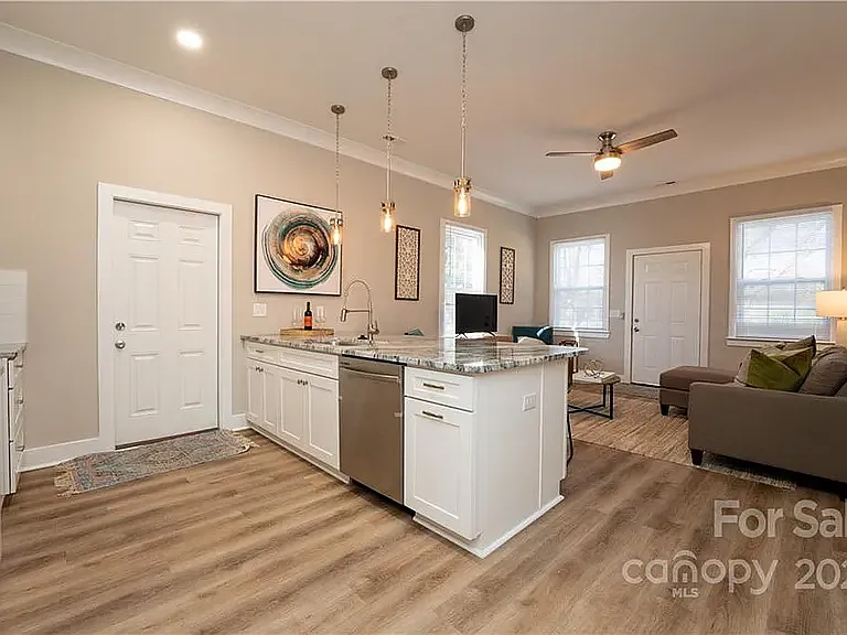 301 S Cloudman St — Photo 11