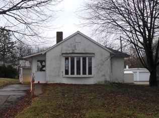 427 21st Pl, Clinton, IA 52732