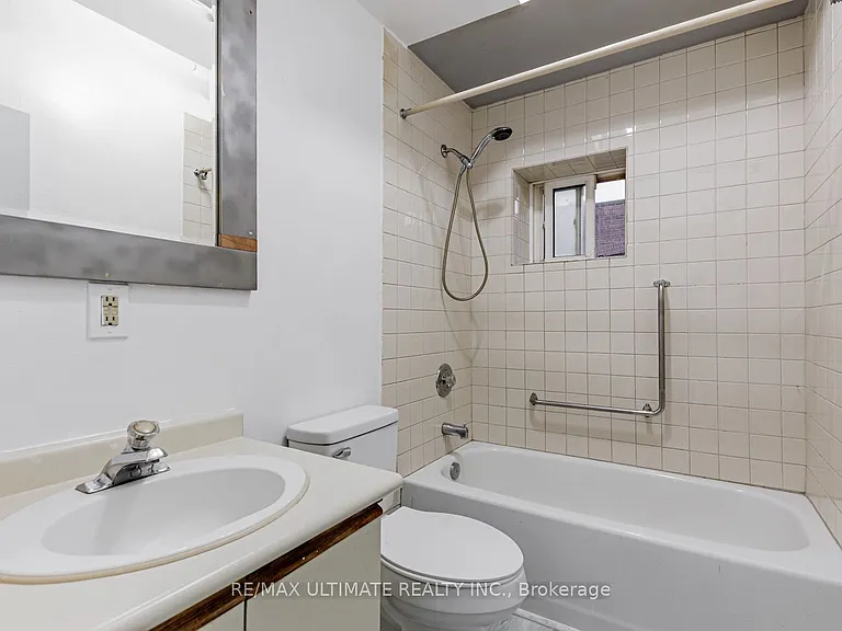 996 Queen St E #5 — Photo 11