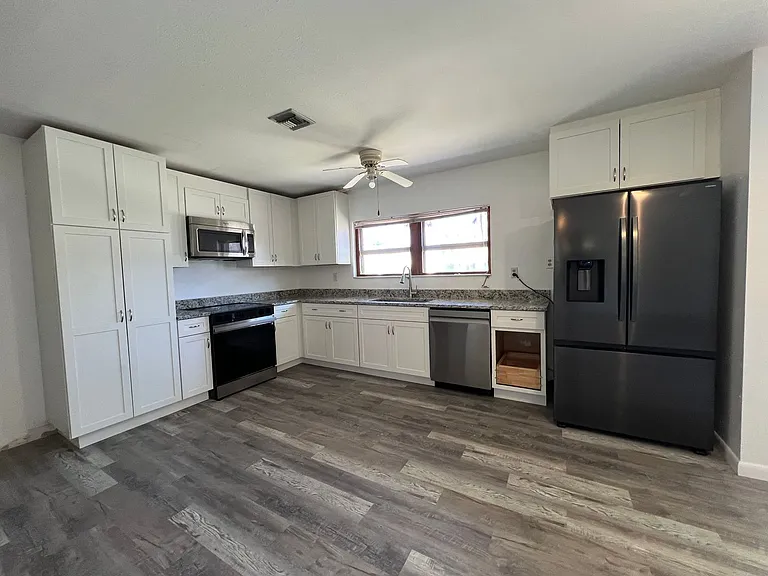 720 W Marion Ave — Photo 6