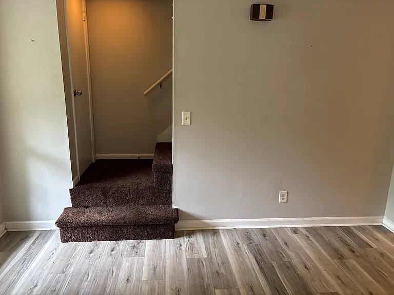1386 Williamsburg Ln — Photo 14