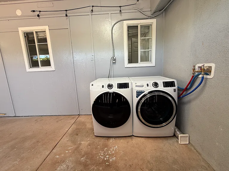 935 W 3rd Ave #1 — Photo 12
