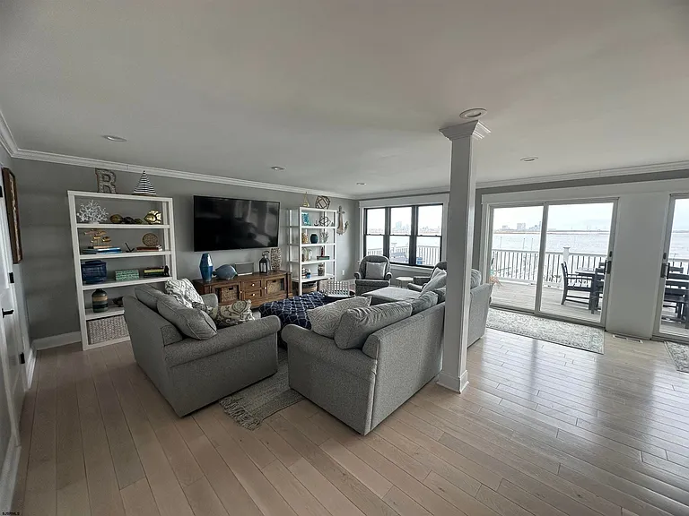 726 W Shore Dr — Photo 11