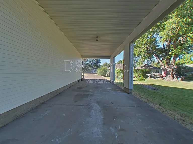 415 SE Mayberry Ave — Photo 16