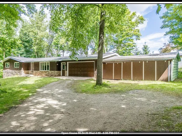 E8488 Stage Rd, New London, WI 54961