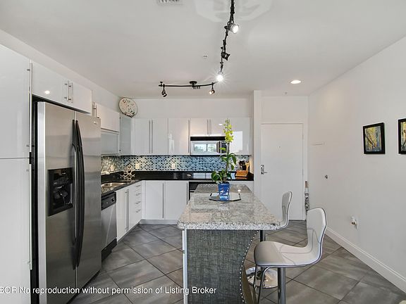4th image of 1617 N Flagler Dr APT 601