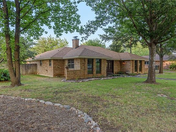 4th image of 2516 Royal Acres Dr