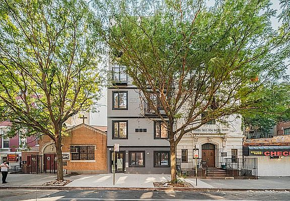 5th image of 163 Tompkins Ave #1