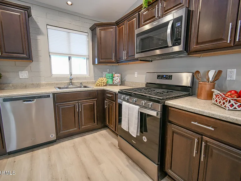1012 E Henry St — Photo 9