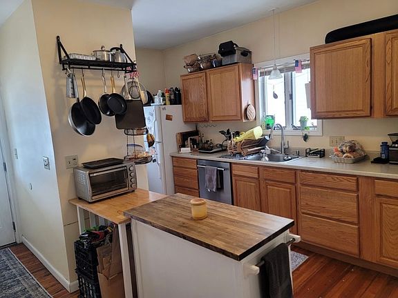 3rd image of 127 Hillsdale Rd #1