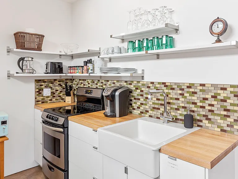1034 NE Ainsworth St #C — Photo 3