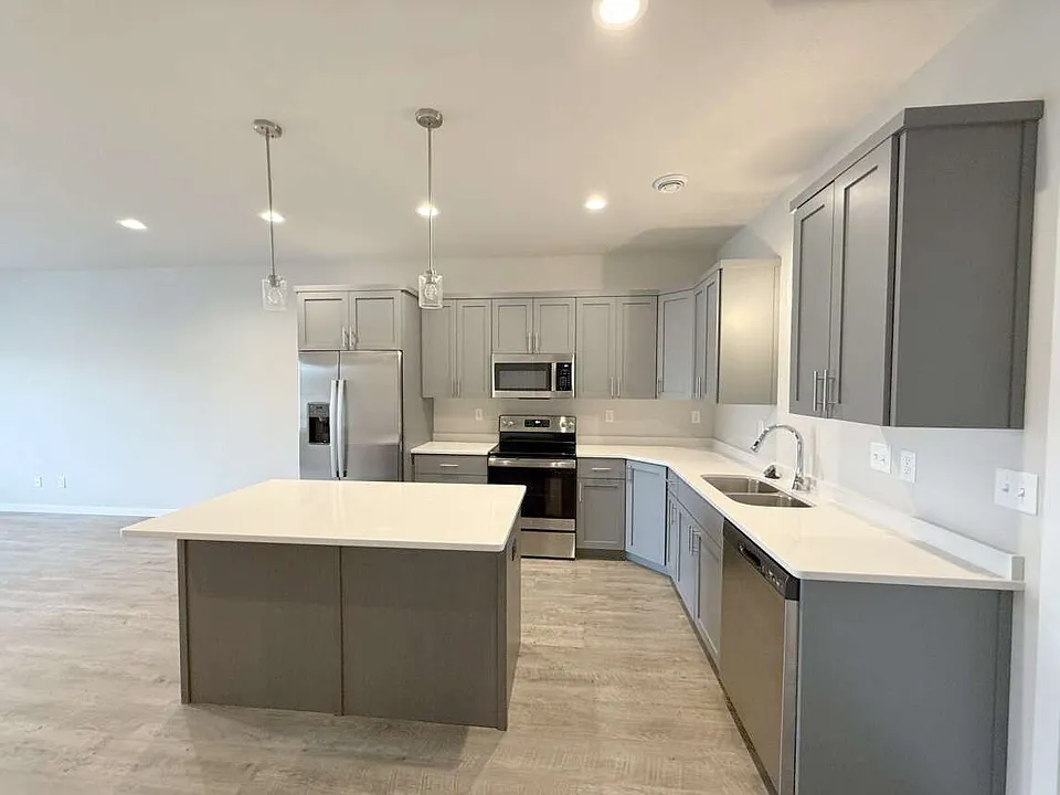 4950-4997 36th Ave S