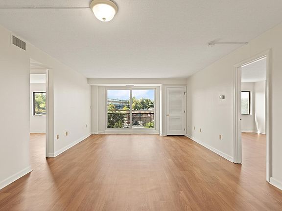 3rd image of 198 Locust St #1-706