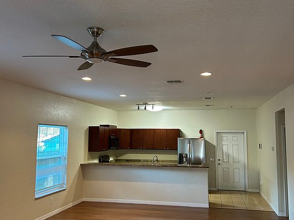 5th image of 3719 E Grove St