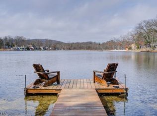 125 Wildwood Rd, Oak Ridge, NJ 07438