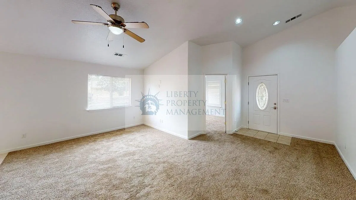 3 bed, 2028 sqft, $2,125 — Photo 2