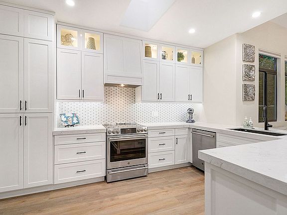 5th image of 23785 N 75th St